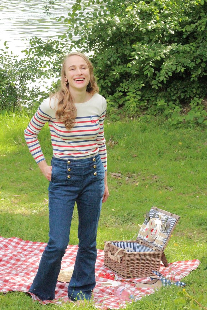 Femme avec Panier de pique nique pic nic